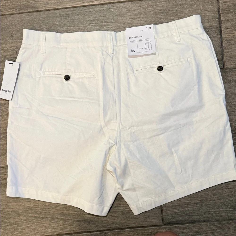 NWT Goodfellow & Co White Pleated Front Shorts Sz 38